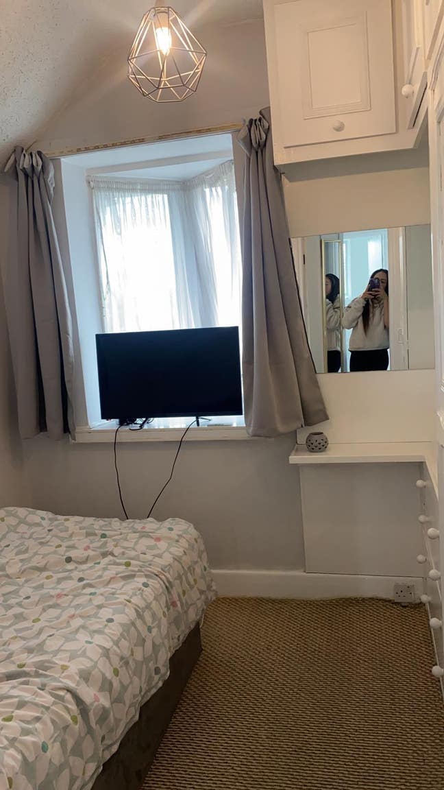 Single room - female household [available 1 Nov ] Main Photo