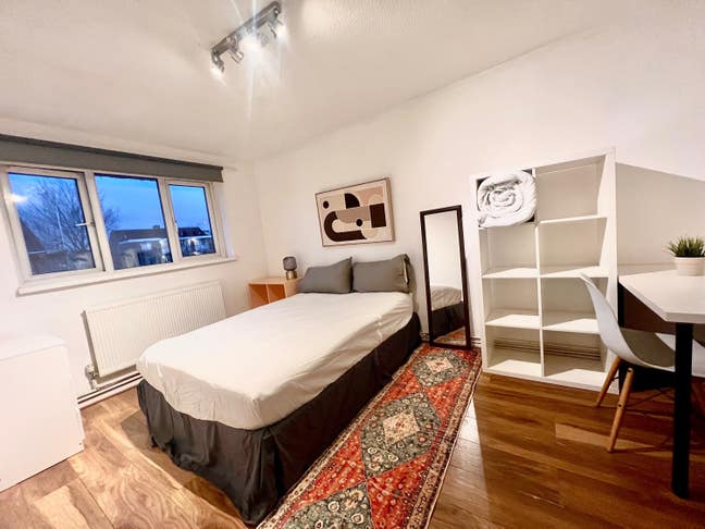 Spacious room in Canning town Main Photo