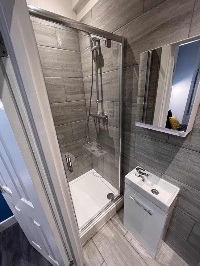 Recently renovated rooms with all modern amenities Main Photo
