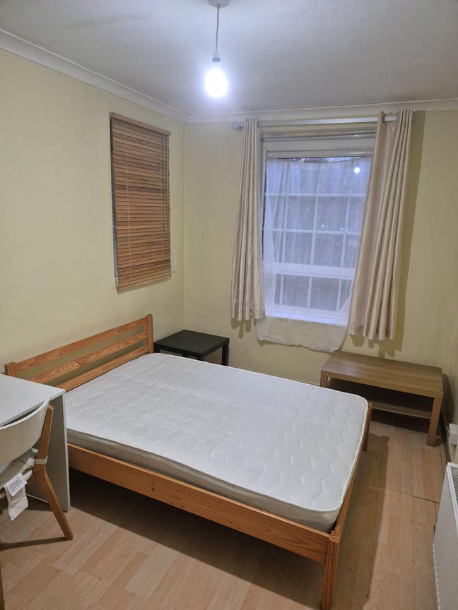  Double  Room In Old Street (Female)
 Main Photo