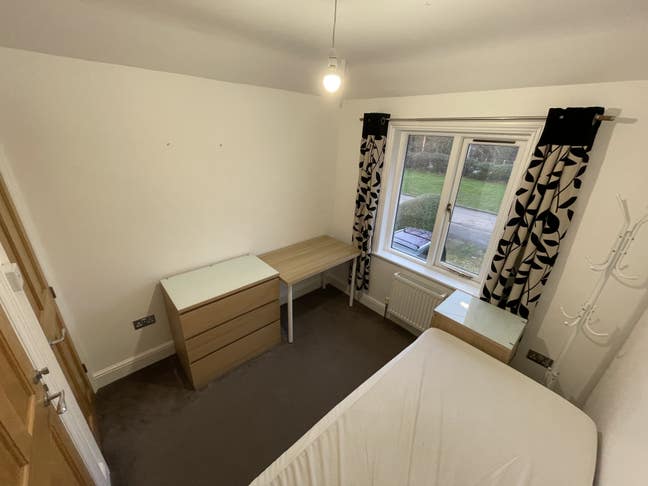 Single Room - Lovely Home Main Photo
