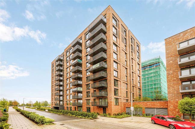En-Suite + Gym!  Southall – Move-In Ready! Main Photo