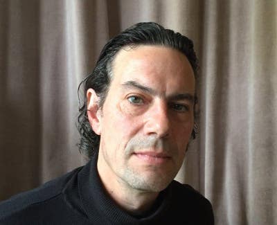 I am a male looking for a quite living space.  Main Photo