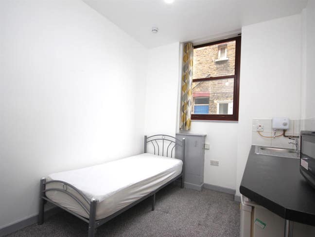 Furnished bed sit flat located within an imposing  Main Photo