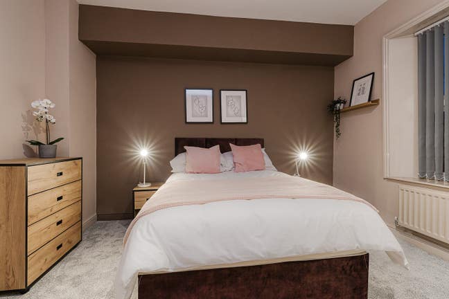 Double Room with EnSuite Available In Liverpool Main Photo