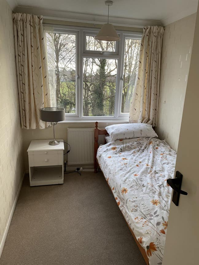 Small cosy room Main Photo