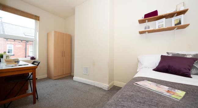5-bed  Student  Houseshare  - 16 Hessle  Terrace Main Photo