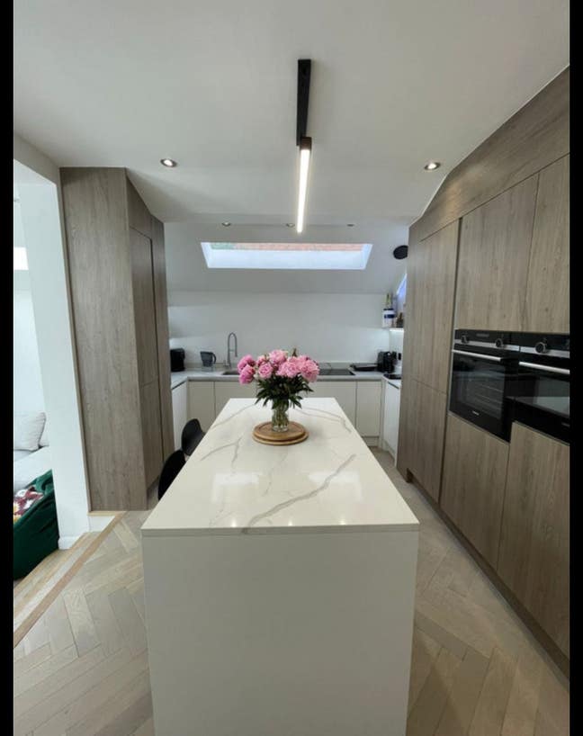 A room in 3 bed house  Main Photo