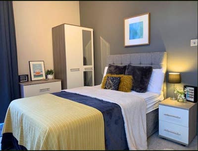 Double Room with Ensuite in Central Location Main Photo