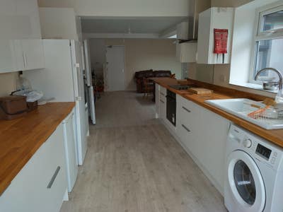 Room in shared house inc bills Short term OK  Main Photo