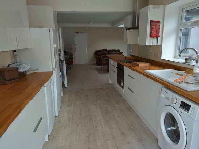 Room in shared house inc bills Short term OK  Main Photo