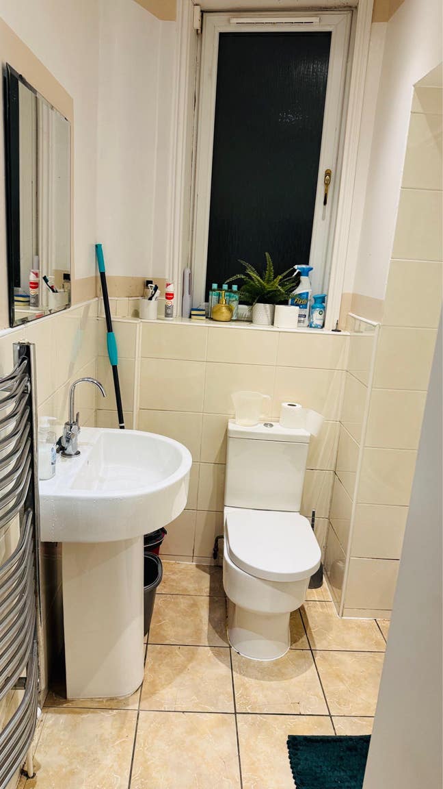 One bedroom available Main Photo