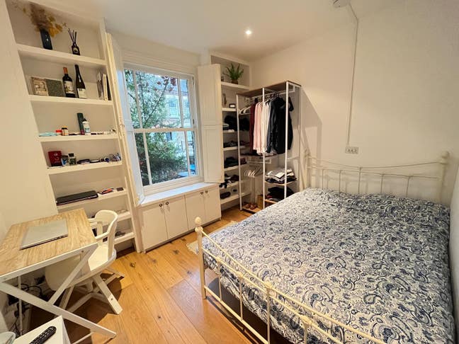 Beautiful bedroom in stunning home Main Photo