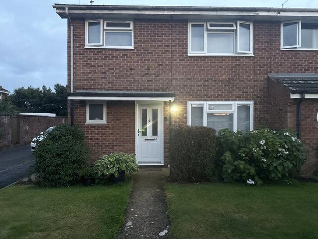 Double Room Available to Rent Main Photo