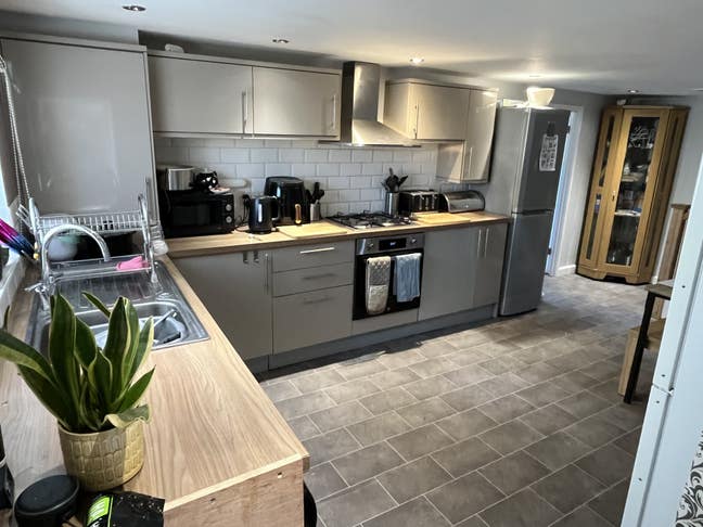 Double Room Available For Respectful Housemate Main Photo