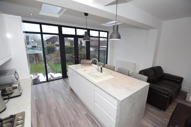 Beautiful Double Room Quinton Available Now Main Photo