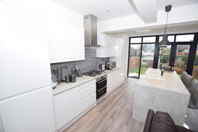 Coming Soon Stunning Double Room QUINTON  Main Photo