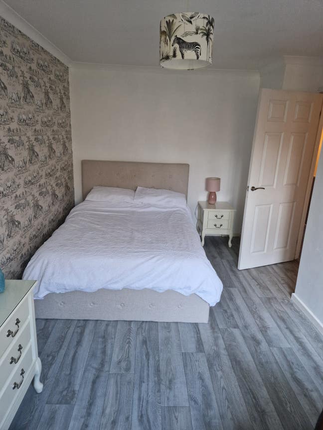 Large Double Room  Main Photo