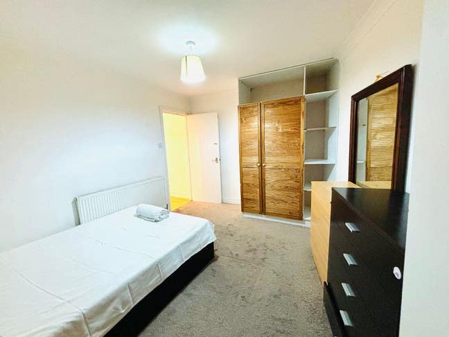 2 Bed Flat only 2 Mins Walk from Mile End Station. Main Photo