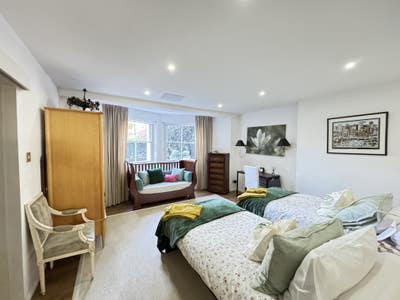 June or Start Sep?  2Bd 2Bth *Leafy Neighbourhood* Main Photo