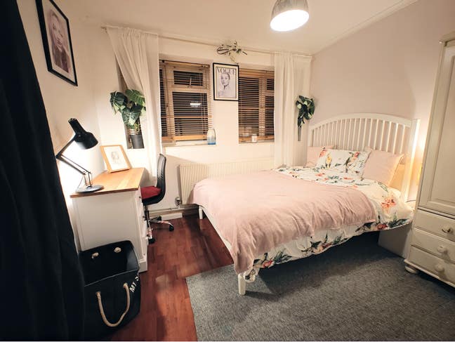 Bright and warm dbl room 3 min from Battersea park Main Photo