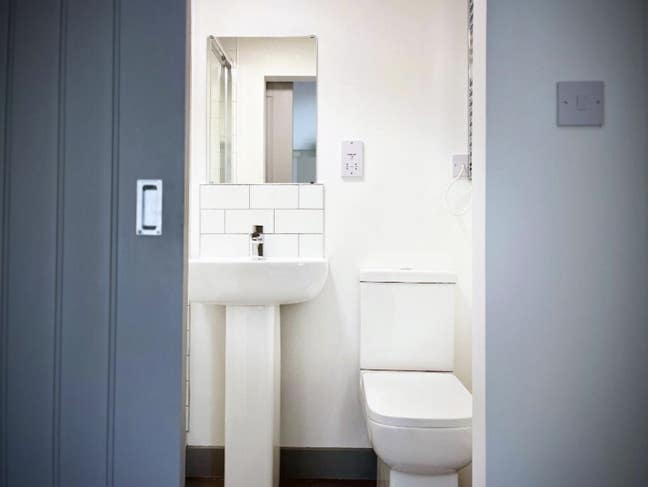 *Affordable 1-Bed Flatshare near Tram Stop* Main Photo