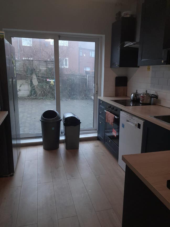Two double rooms in well connected Ashton centre Main Photo