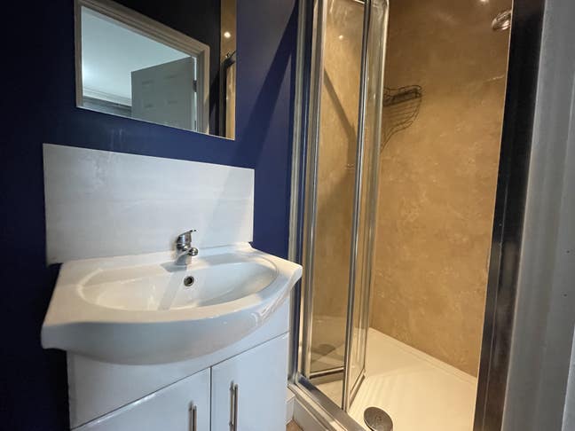 Classic Charm: Unfussy Comfortable Rooms Available Main Photo