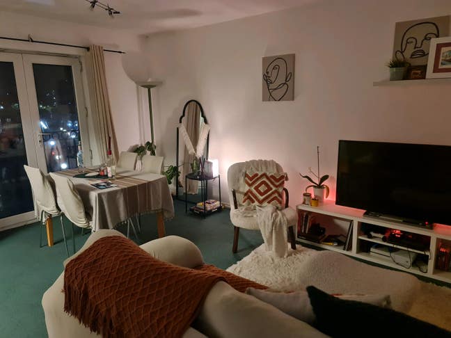 Double room available in cosy Salford Quays flat Main Photo