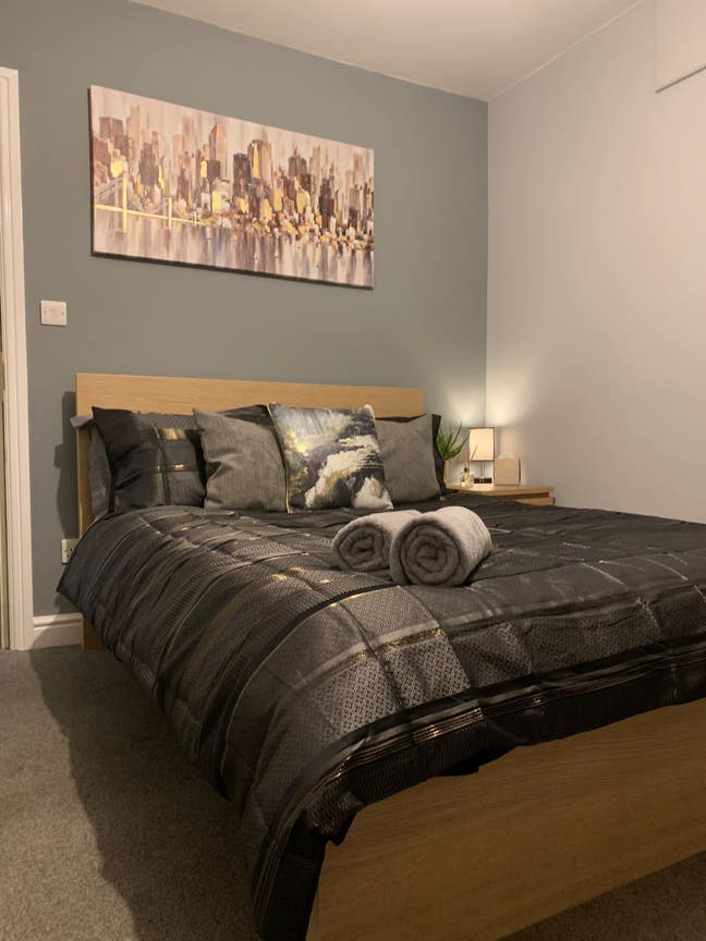 Large Double Room in Spenser St. BB12 Main Photo