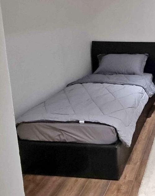 Single bedroom Main Photo