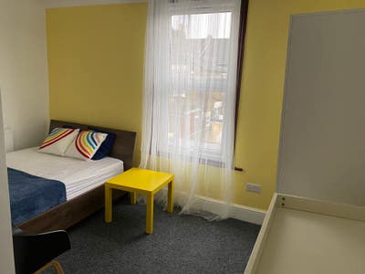 A very nice and clean room near station. Main Photo
