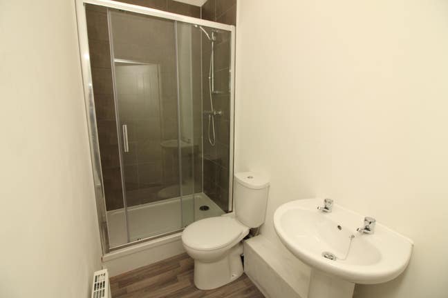 Clifton Road, Darlington - En-Suite Room to Let Main Photo