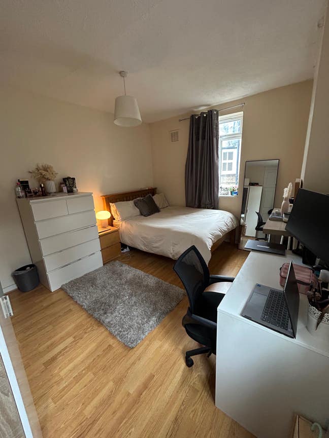 Large double bedroom in Clapham South  Main Photo