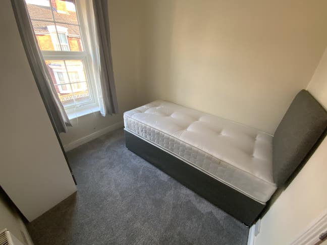 Fully Furnished Single Room in a Refurbished House Main Photo