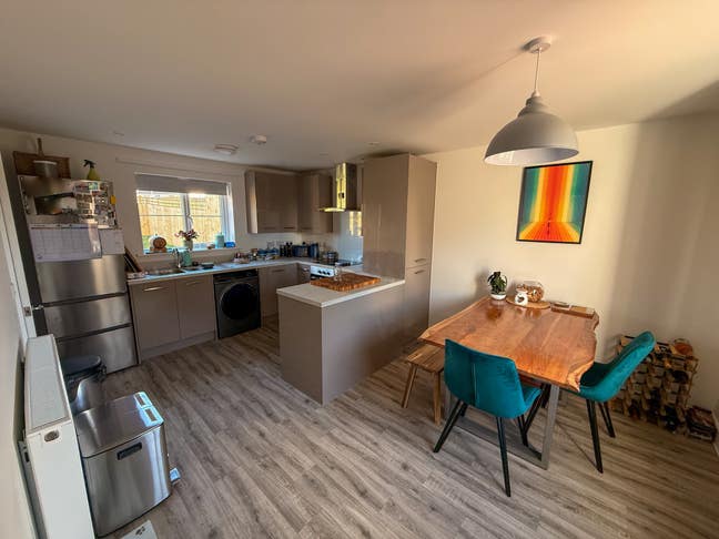 Spacious Double Room - All Bills Included Main Photo