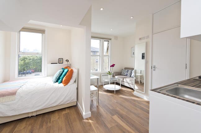 Large Studio Flat - Couples or Singles  Welcome! Main Photo