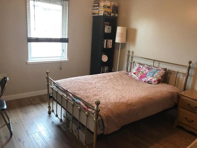 Beautiful spacious bedroom for rent Main Photo