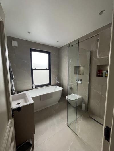 Double Bedroom in recently renovated house Main Photo