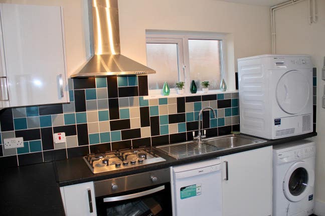 DBL ensuite close to Elzbth Line & Stockley Park Main Photo