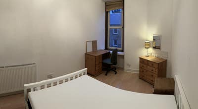 DBLE Bedroom in 2-bed Flat - Great Links to Uni Main Photo