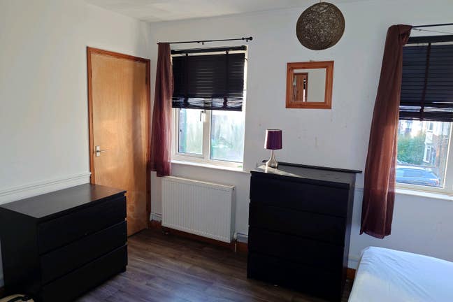 Large furnished room, superking bed inc - £540 Main Photo