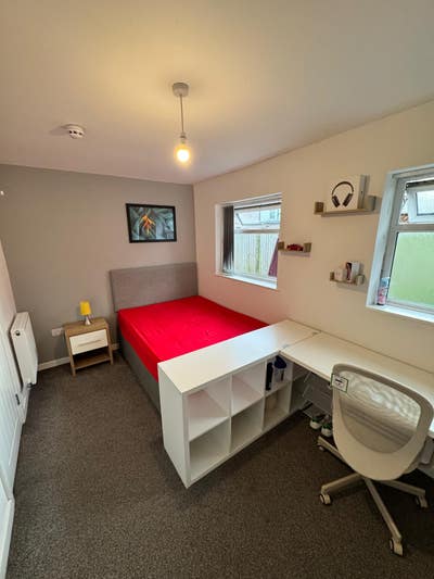 Ensuite room available in little sutton Main Photo