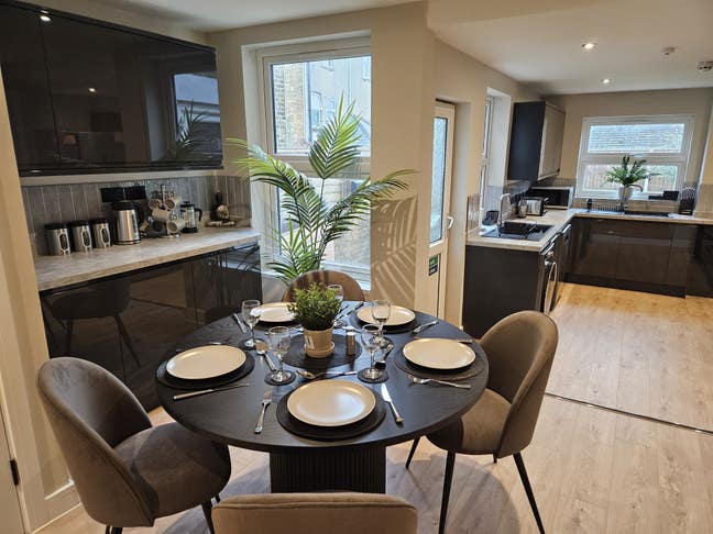 Luxury En-Suite Rooms | Close to Hospital  Main Photo