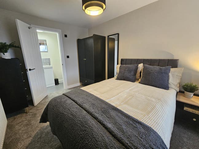 💥 Luxury En-Suite Rooms | Close to Hospital 💥 Main Photo