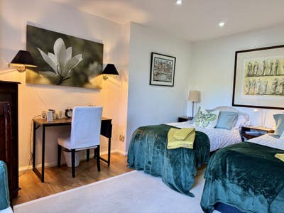 June or Start Sep?  2Bd 2Bth *Leafy Neighbourhood* Main Photo