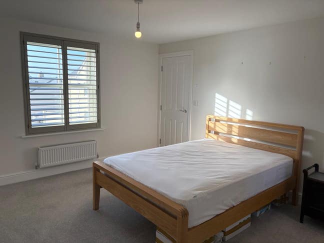 Large Double Room with En-Suite Main Photo