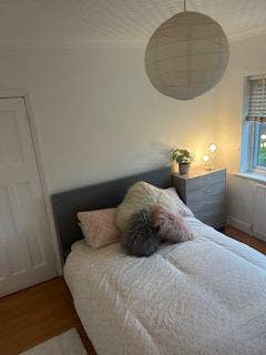 Beautiful bright double room in quiet location Main Photo