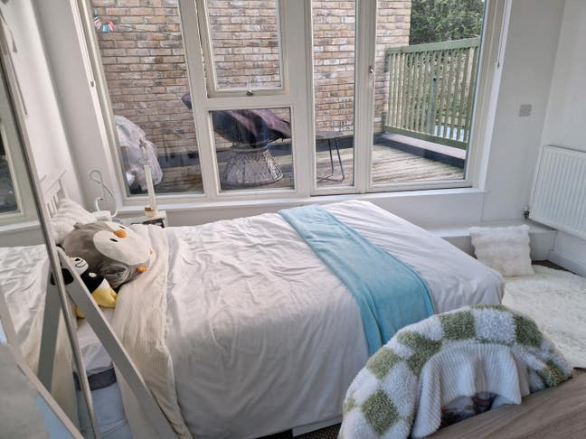 Impecable bedroom in a peaceful home. Main Photo