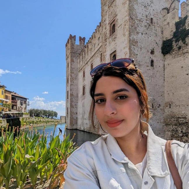 Professional Female seeks a single or double room Main Photo